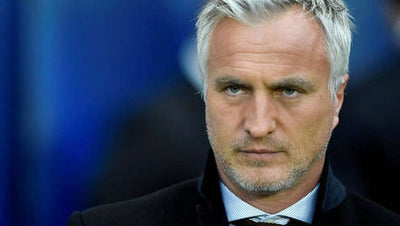 On te présente David Ginola, le joueur du Paris Saint-Germain et de l'équipe de France des années 90