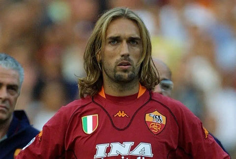 Gabriel Batistuta avec le maillot de l'AS Rome